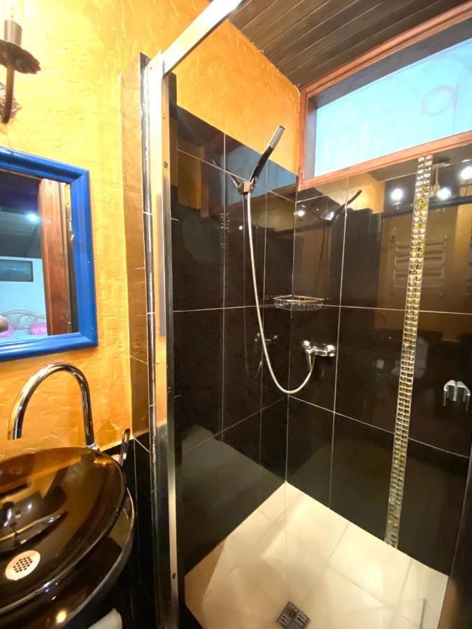 Квартира В Центрі На Вулиці Лесі Українки 19 Lviv Ngoại thất bức ảnh